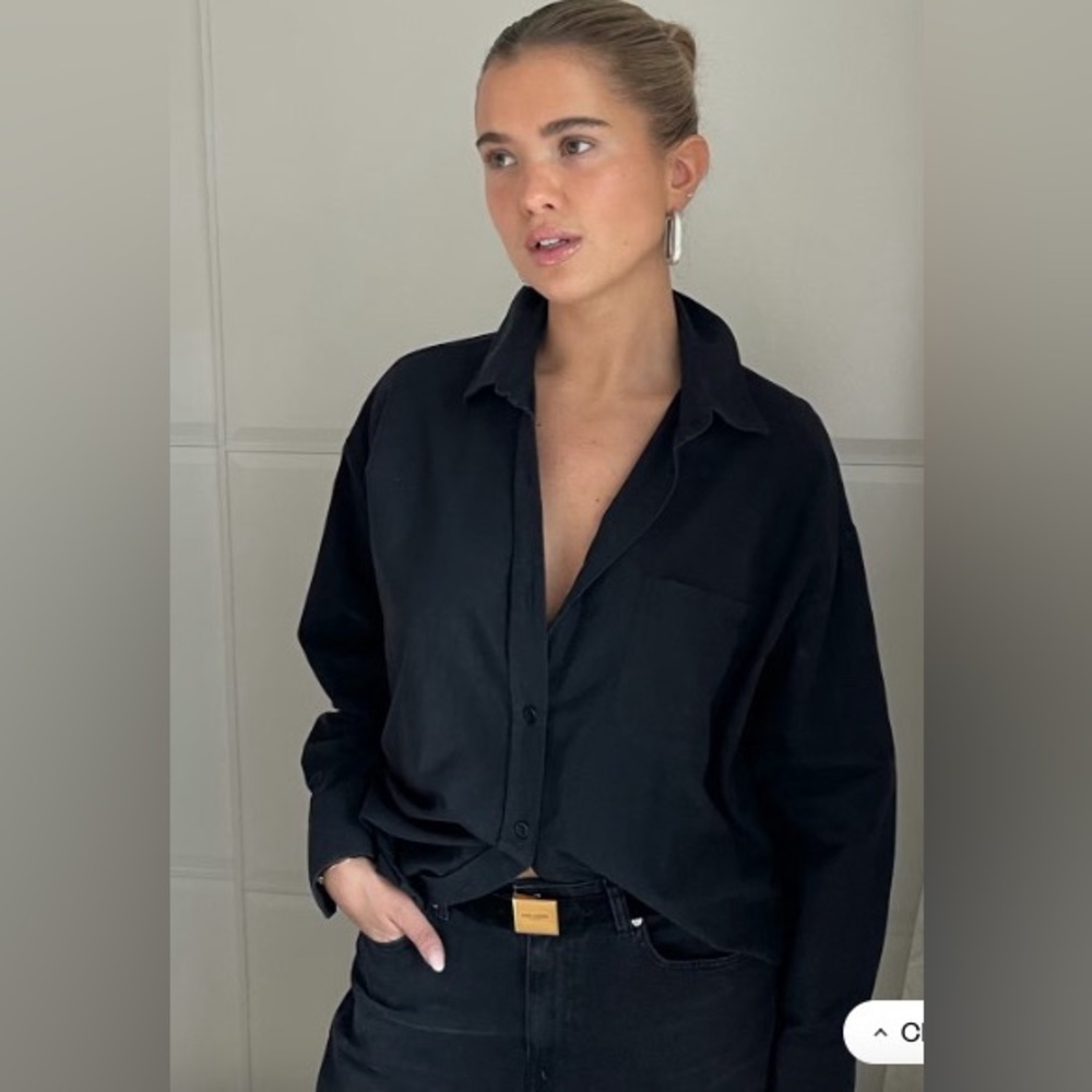 Djerf Avenue Breezy Shirt in Black, Small